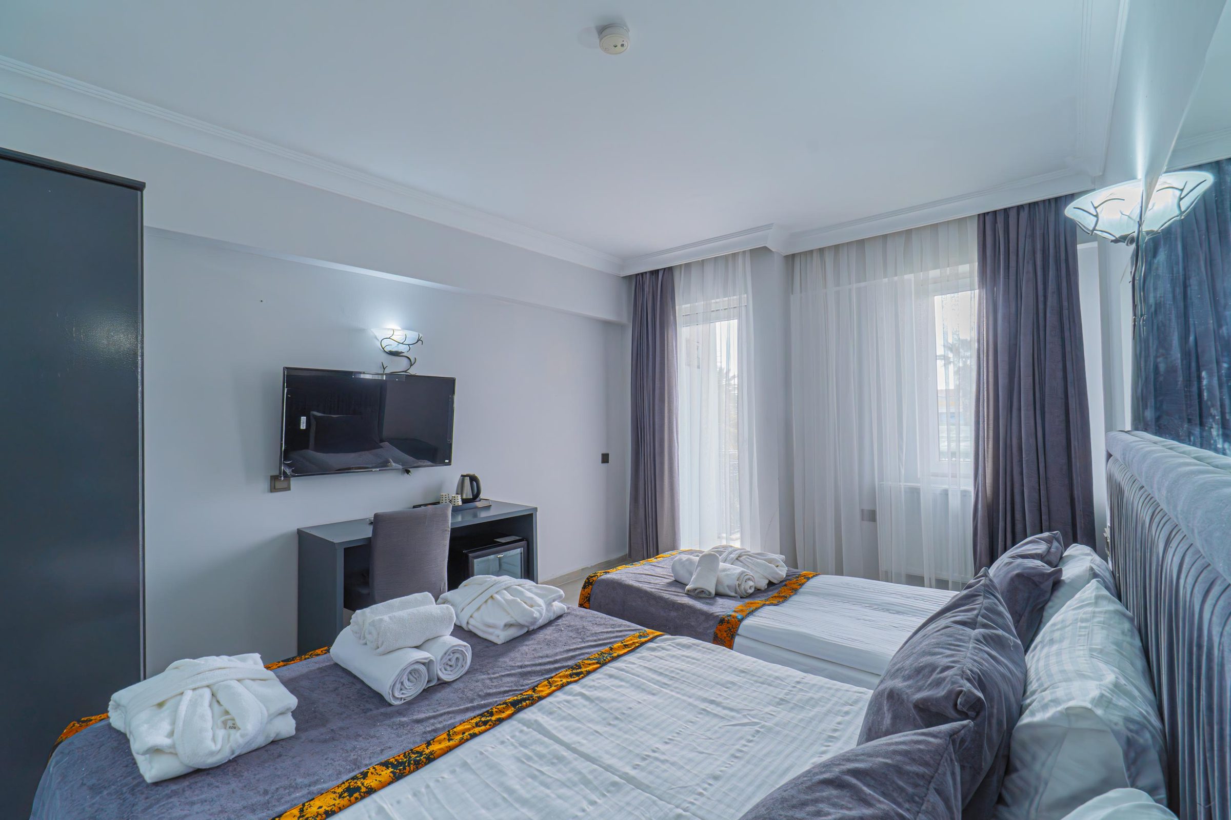 Aydınlık otel odası